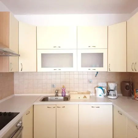 Bonavista Apartment *